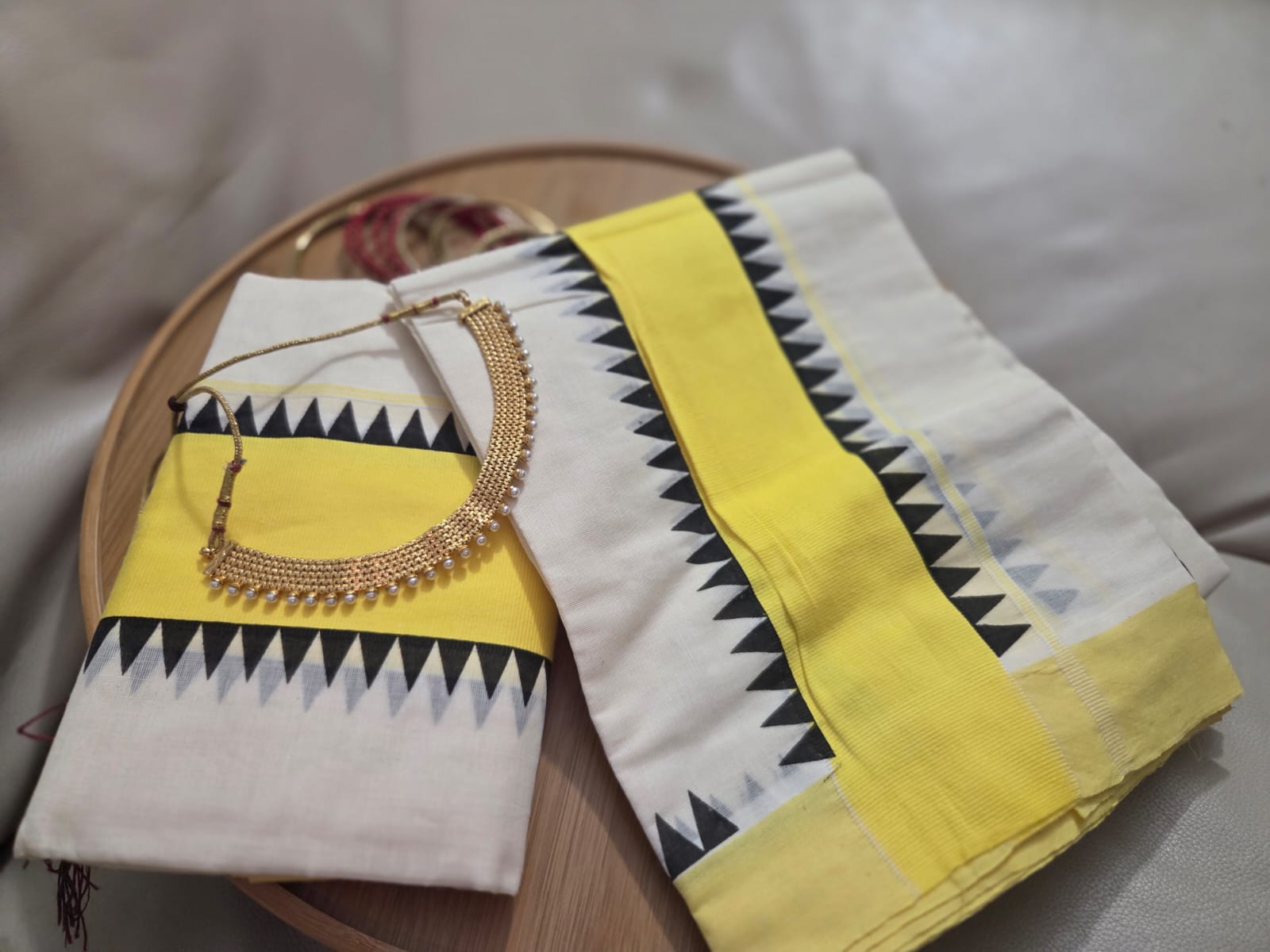 Women Set Mundu